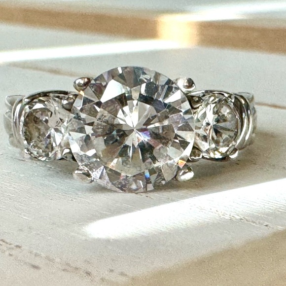 Vintage 925 Sterling Silver 3 Stone Ring - Picture 2 of 8